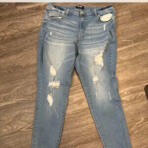 WOMENS RIPPED MEDIUM JEANS SIZE XXL